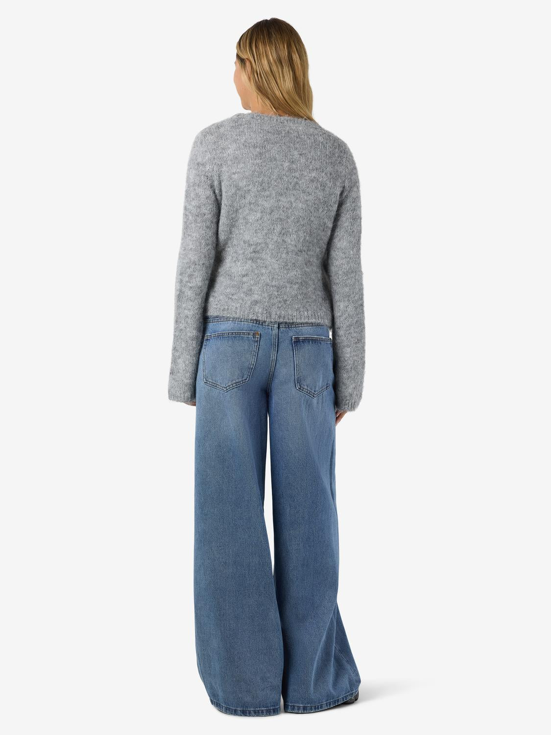 model_shot-front_full